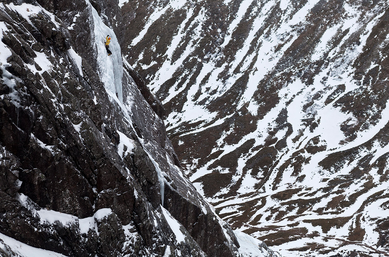 AndyCave-climbing-The-Curtain-on-Ben-Nevis-Pic-Hot-Aches-Productions---Matt-Pycroft