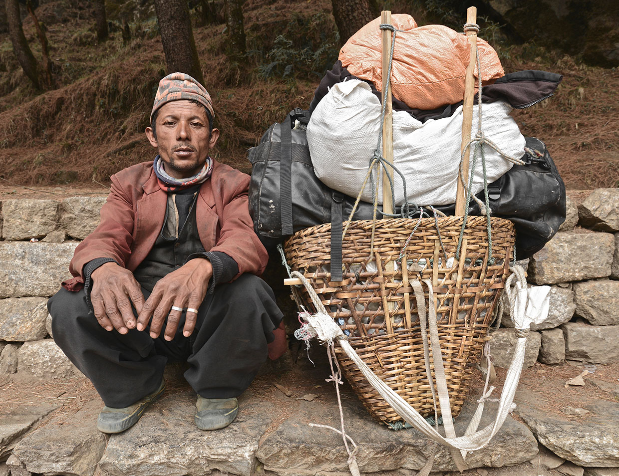 iPorter - Walking with the high altitude porters in the Himalayas