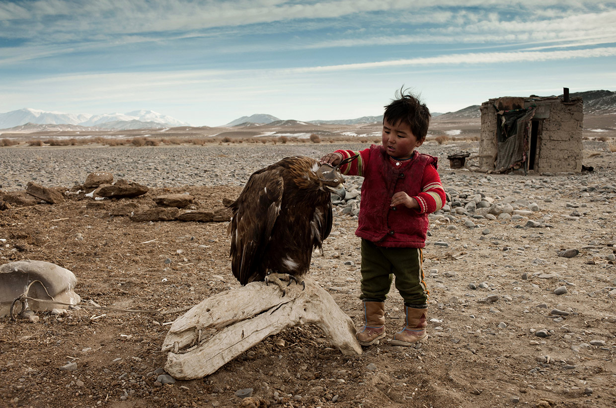 Mongolia-eagle-hunters-02