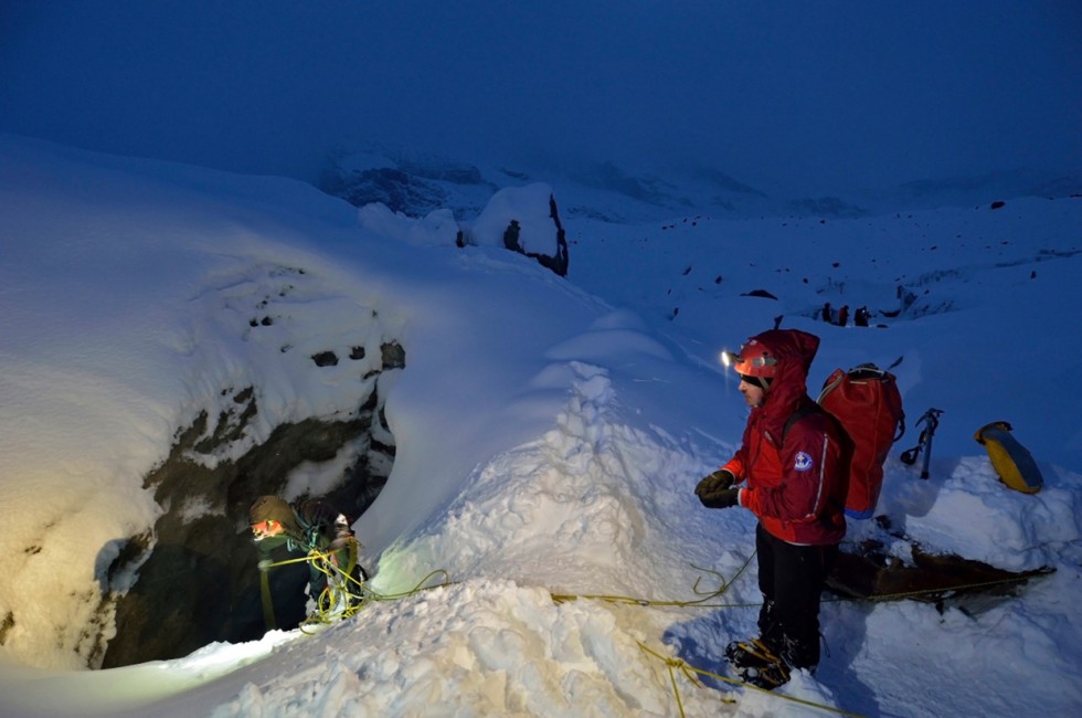 Ice Cold Exploration - Robbie Shone explores the ice caves in France