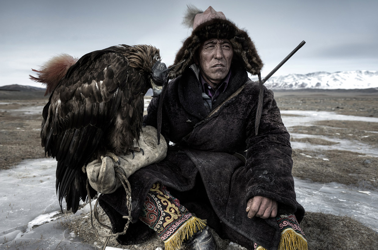 Mongolia-eagle-hunters-04
